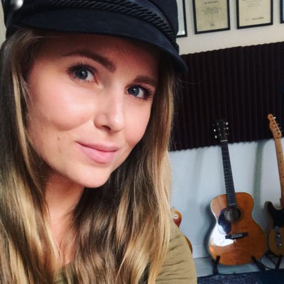 Studio Cecilia Kallin singer-songwriter